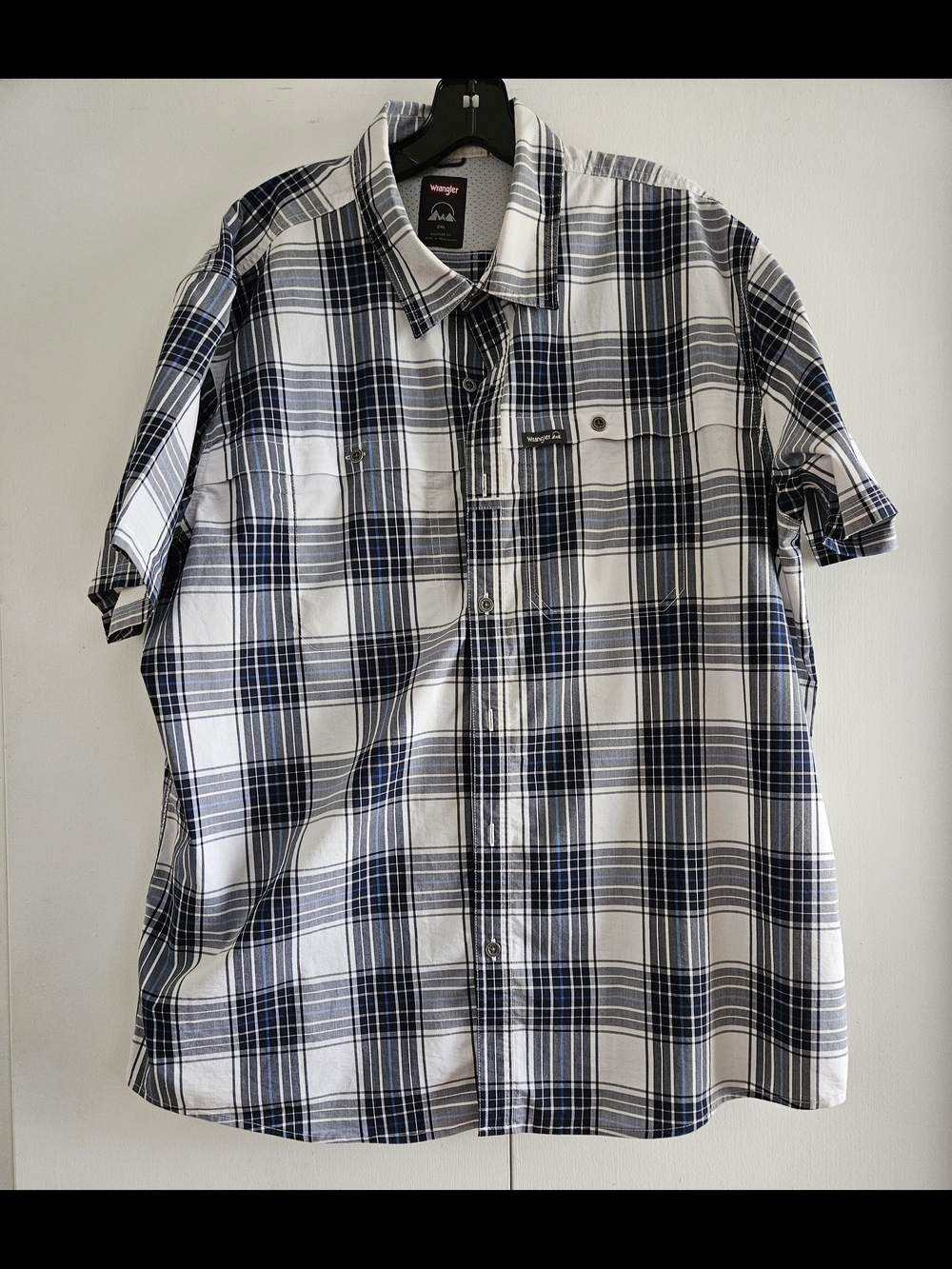 Wrangler Men’s Short-Sleeve Plaid Button-Down Shirt - White & Blue